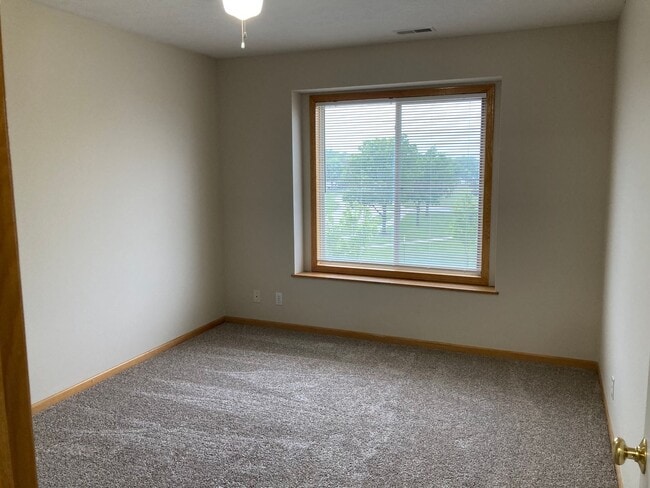 Building Photo - 3200 S 79th 4bed/3bath