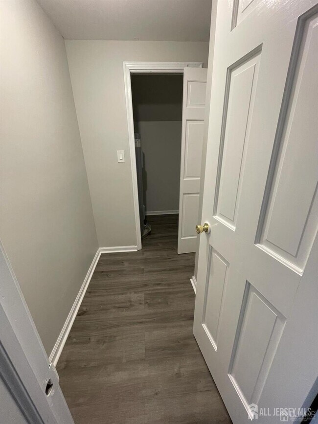 Building Photo - 42 Ashford Dr