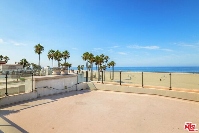 Building Photo - 115 Ocean Front Walk
