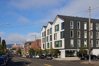 Building Photo - Buckman 2nd Floor Urban 1 Bdr with D/W & Washer/Dryer!