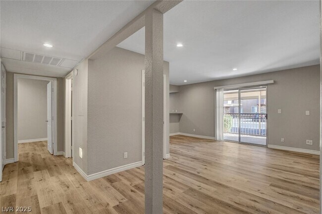 Building Photo - 5240 Indian River Dr