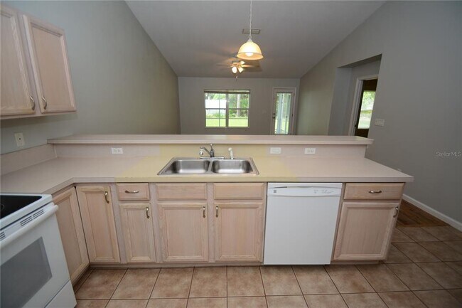 Building Photo - 37 Eton Ln