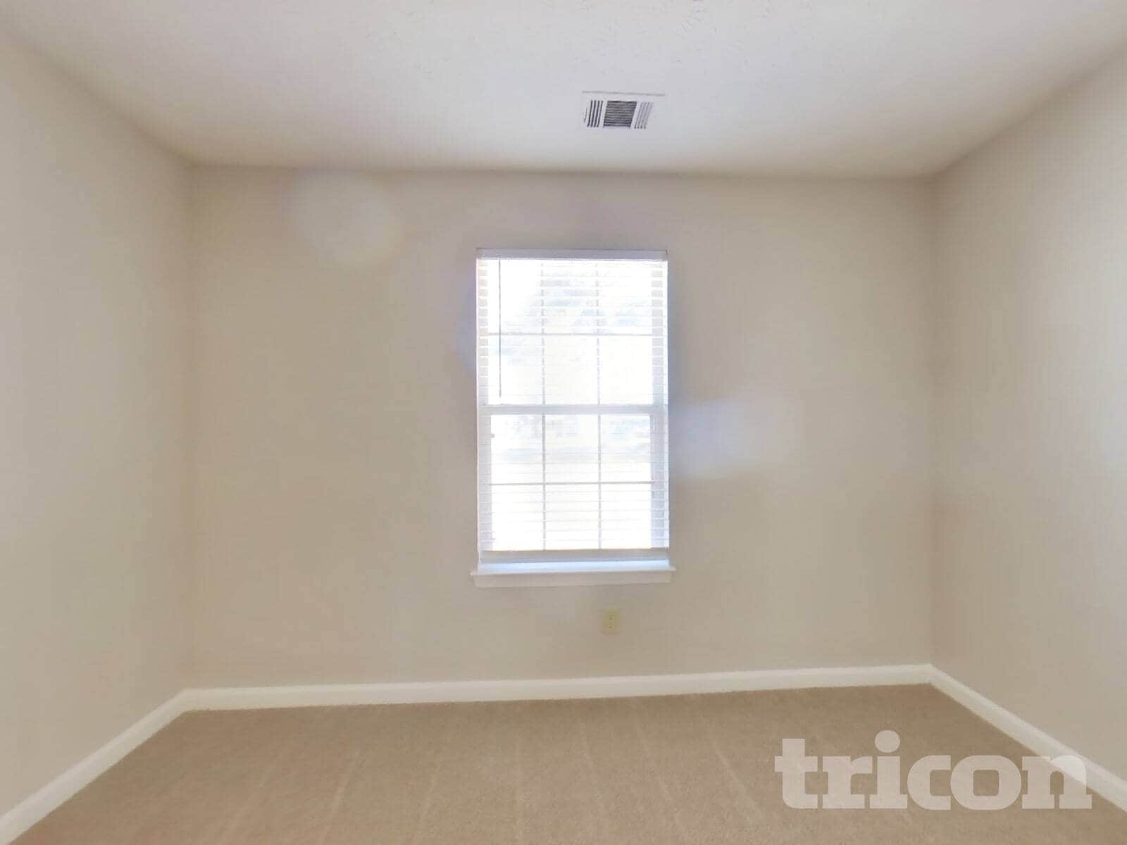 Building Photo - 165 Old Hampton Way