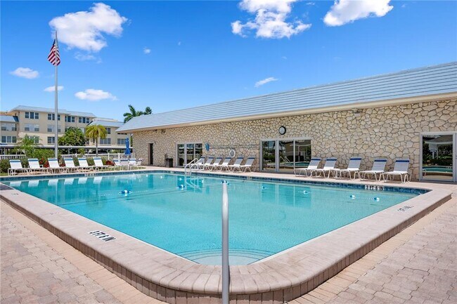Building Photo - 3808 Gulf of Mexico Dr