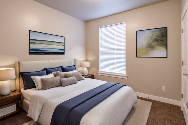 Building Photo - 600 W 400 S