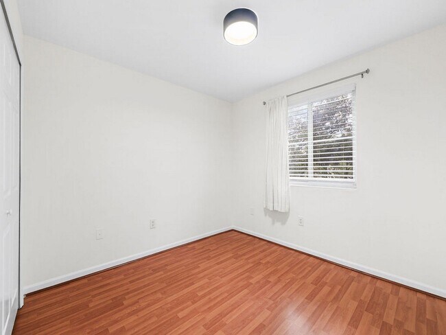 Building Photo - 7923 N Southwood Cir