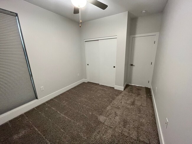 Building Photo - 138 E Lexington Ave