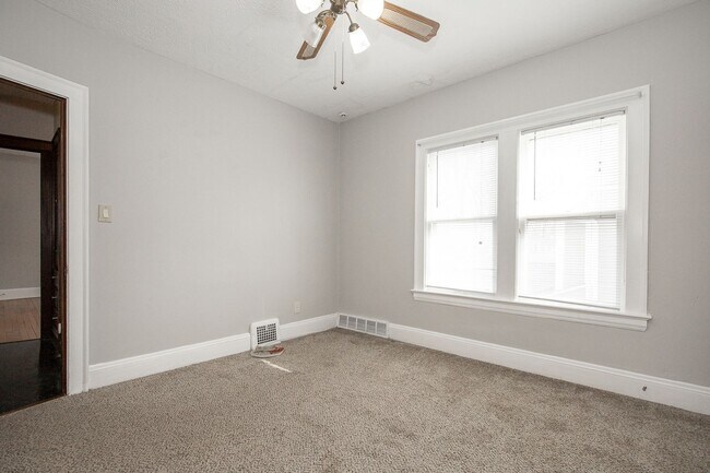 Building Photo - 14718 Bayes Ave