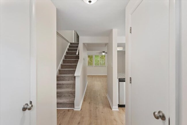 Building Photo - Beautifully Renovated Townhome For Rent In...