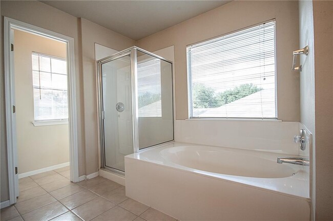 Building Photo - 9215 Pioneer Forest Dr