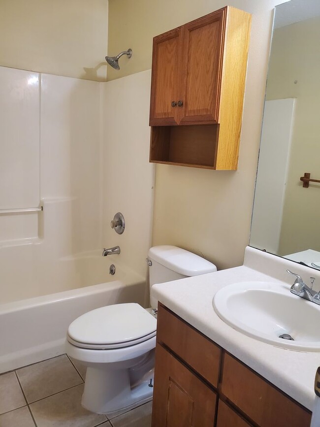 Building Photo - 709 Macey St