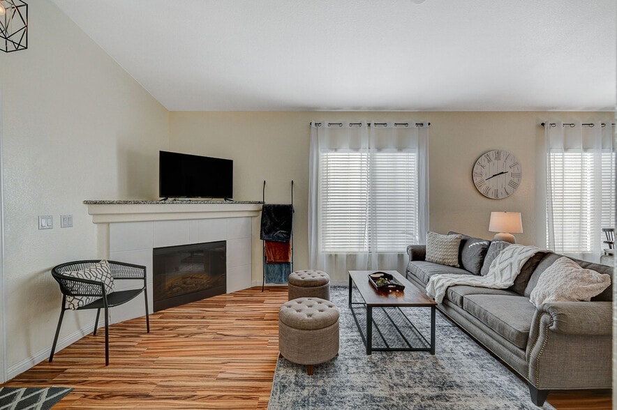 Building Photo - 3351 Indian Shadow St