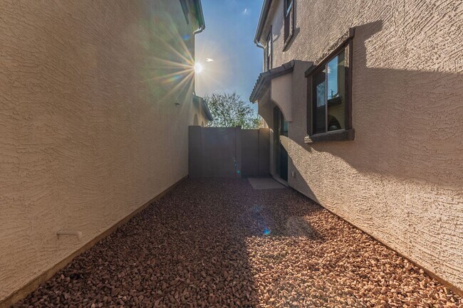 Building Photo - Three Bedrooms! Newer Neighborhood - conve...