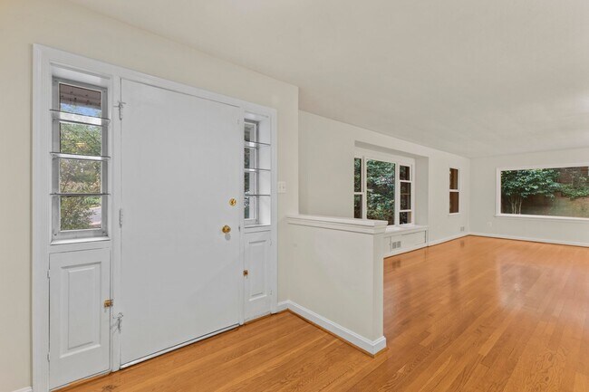 Building Photo - Discover this beautifully updated Colonial...