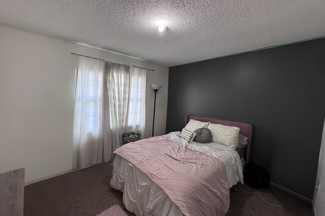 Building Photo - Modern Townhome in Central Orange Park – Q...