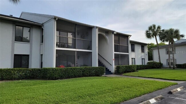 Building Photo - 1723 Pine Ridge Rd