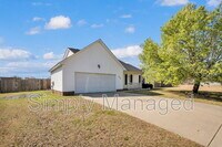 Building Photo - 304 Hawthorn Dr