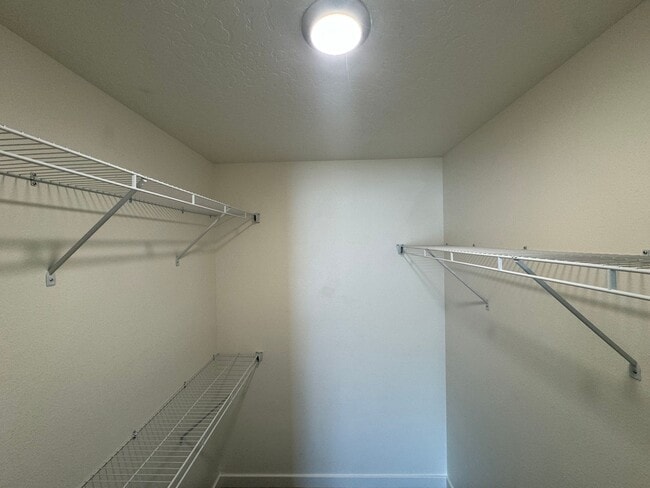 Building Photo - 3125 S Apple St