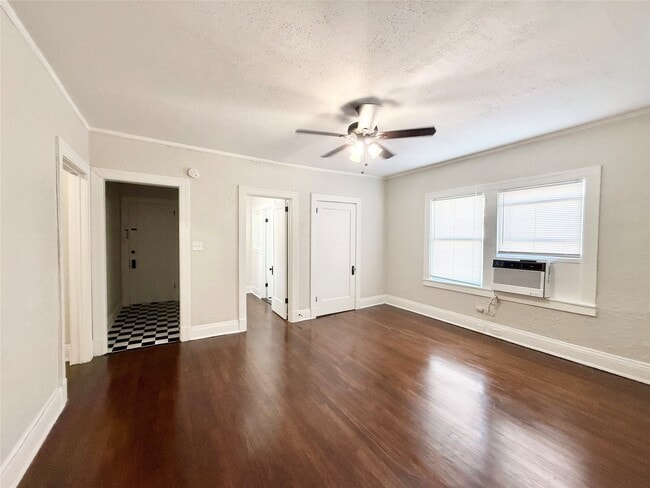 Building Photo - 3920 Fannin St