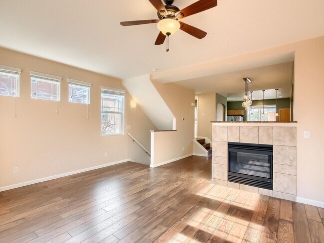 Building Photo - 2 Bedroom Townhome in Denver