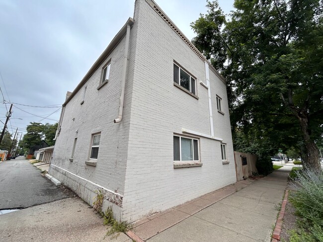Building Photo - $0 DEPOSIT OPTION! BEAUTIFUL 1 BEDROOM CARRIAGE HOUSE IN THE HEART OF DENVER