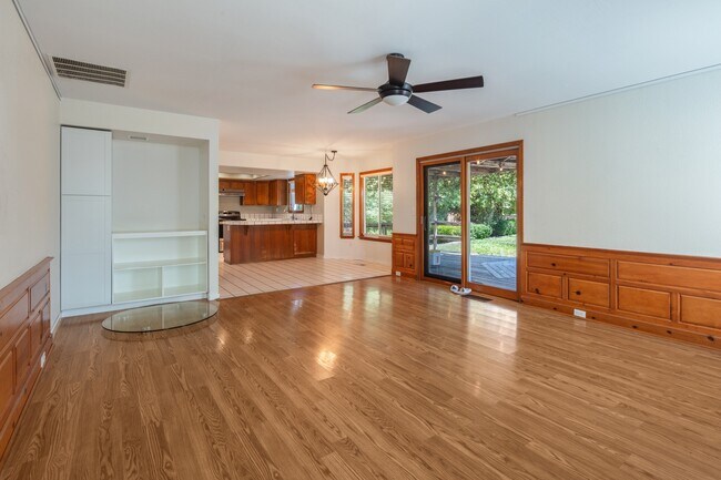 Building Photo - 512 Bluerock Dr