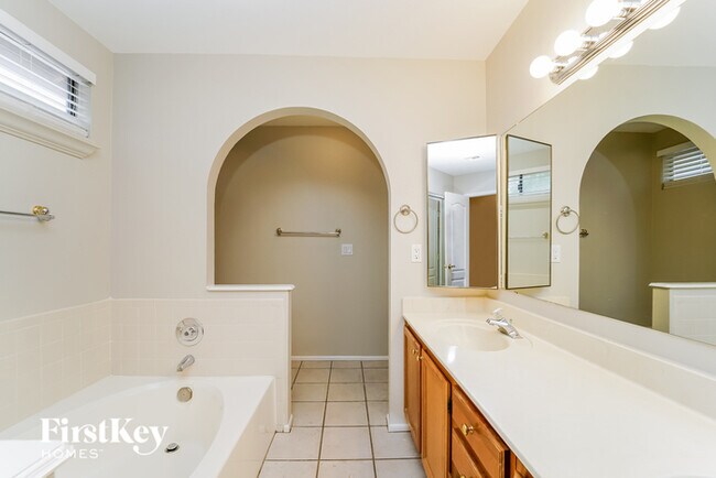 Building Photo - 2701 W Camino De La Joya