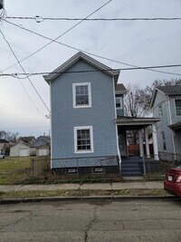 Building Photo - BEAUTIFUL 3 BEDROOM 1 BATH NEWLY REMODELED