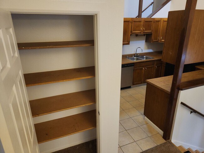 Building Photo - 2 bed 1.75 bath apartment close to JBER.