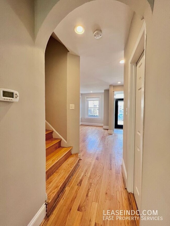 Building Photo - 342 Elm St NW
