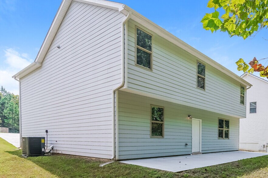 Building Photo - 444 Clematis Court