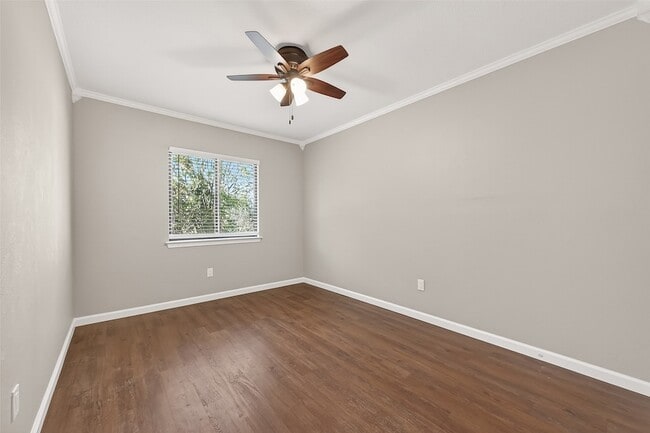 Building Photo - 1720 Old Creek Dr