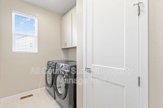 Building Photo - 12014 Octave Ave