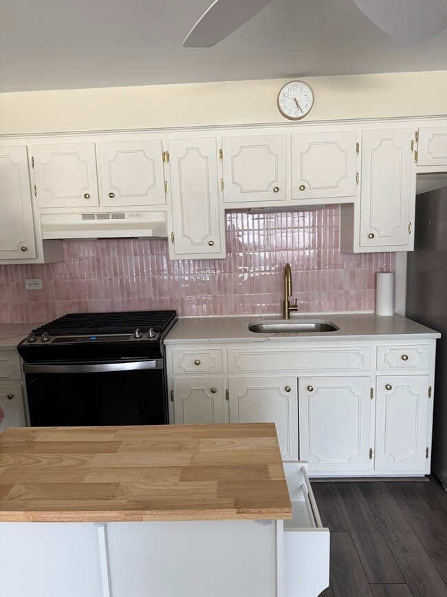 Building Photo - 6828 N Northwest Hwy