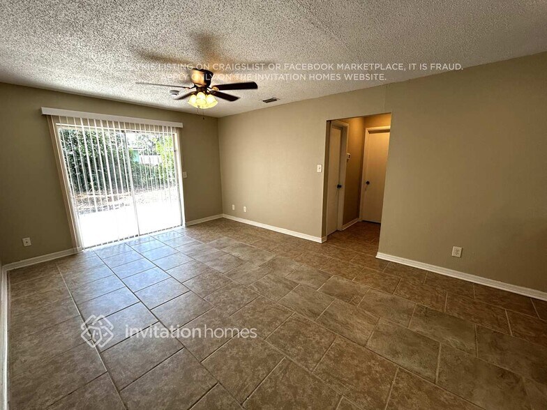 Building Photo - 2615 Roxie Ave