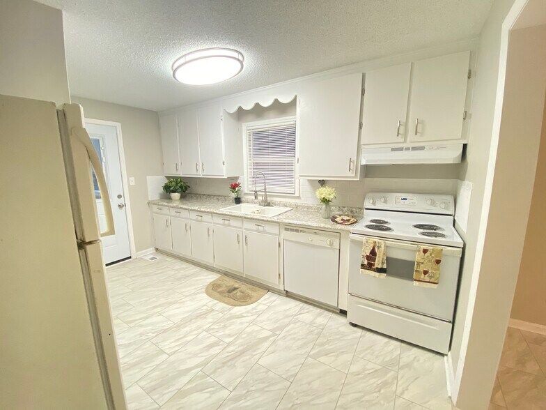 Building Photo - 314 Pine Ave