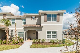 Building Photo - For Rent - Pool Townhome with 5 Bedroom 4 ...