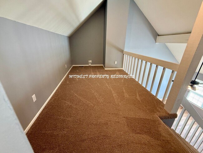 Building Photo - Charming 2bd 1.5 bath Duplex w/ Garage for Lease