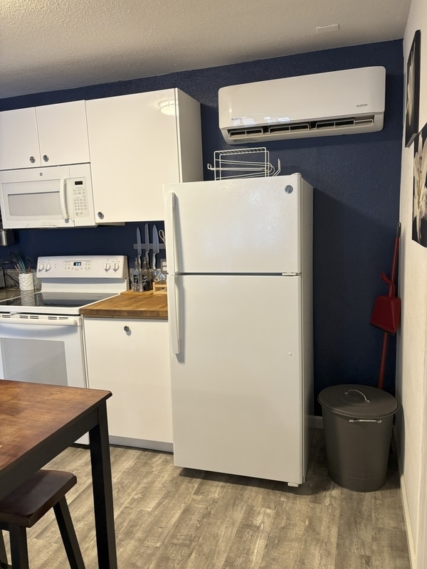 Building Photo - 526 Mill St