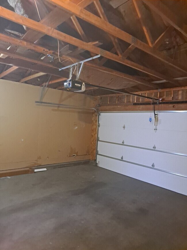 Building Photo - 14 Kingsboro Way