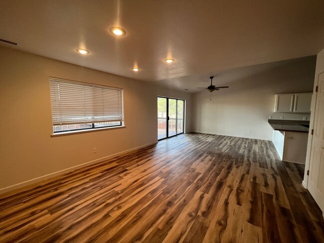 Building Photo - Ponderosa Trails - 4 bedroom house $3,975