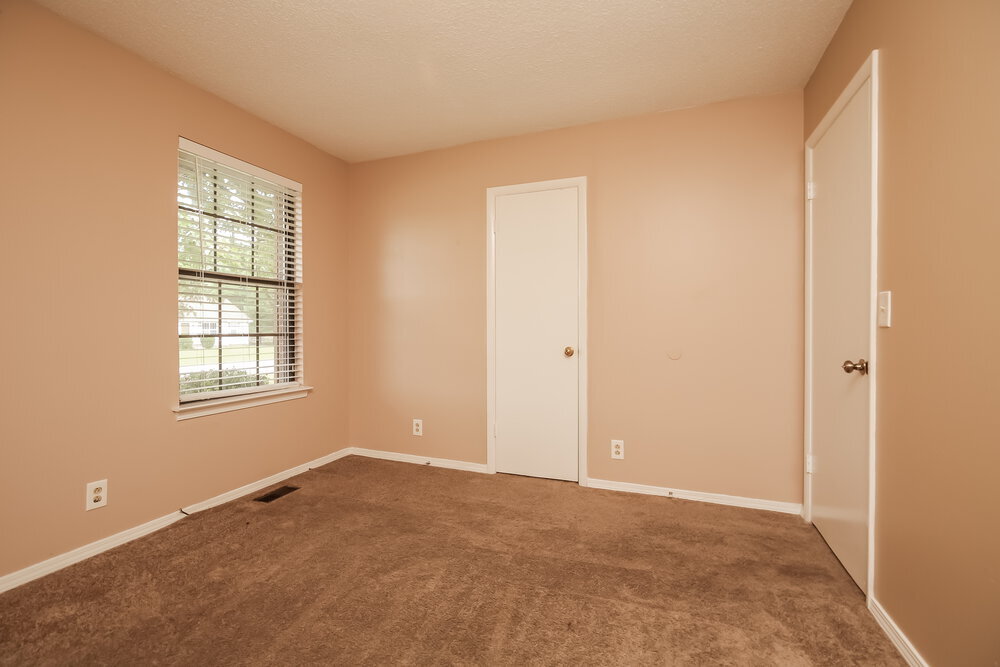 Building Photo - 2621 Deerpath Dr