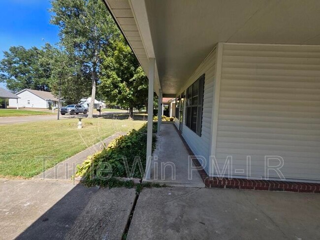 Building Photo - 113 Northfield Dr