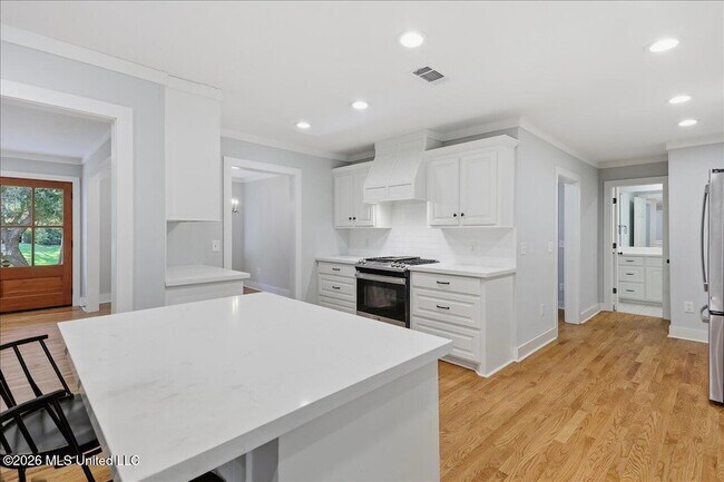 Building Photo - 117 McCree Dr