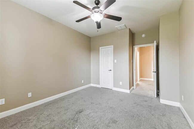 Building Photo - 13911 Desert Trace Ct