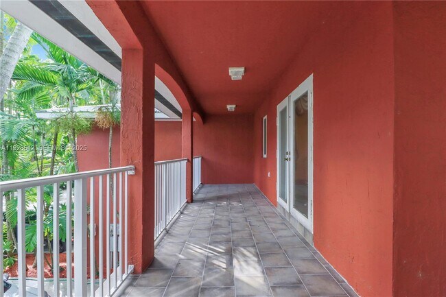 Building Photo - 15735 SW 92nd Ave