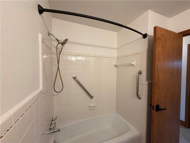 Building Photo - 4840 Rye St