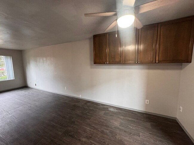 Building Photo - Modern 3-Bedroom Townhome with Garage & Pr...