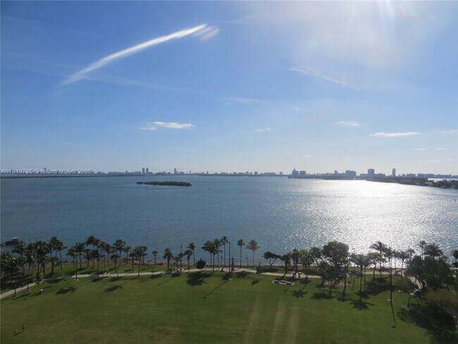 Building Photo - 1900 N Bayshore Dr