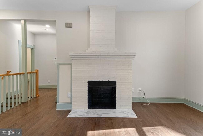 Building Photo - 6107 44th Ave